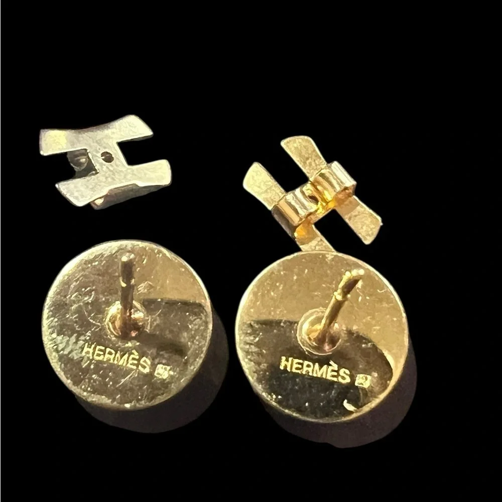 Elegant Gold and Taupe Eclipse Stud Earrings